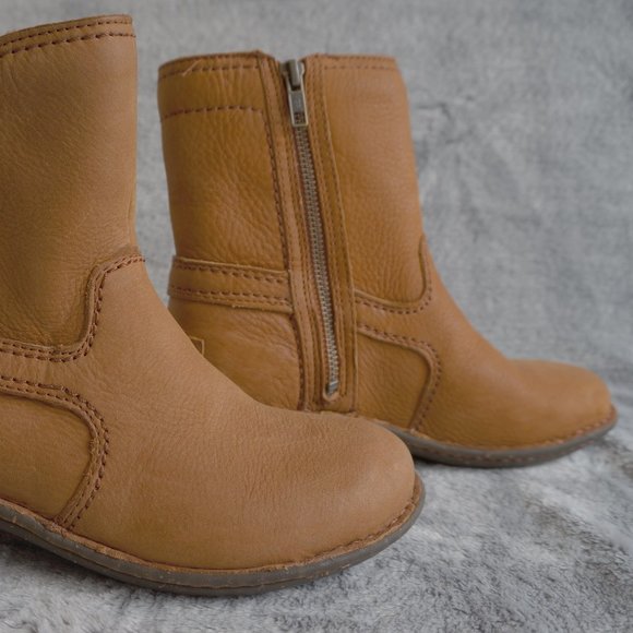 UGG - CEDRA SIDE ZIPPERED BOOTS  "NEW" - Picture 2 of 6